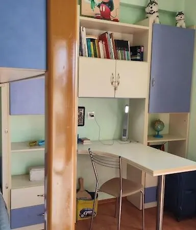 Chara's Spacious And Bright Maisonette *