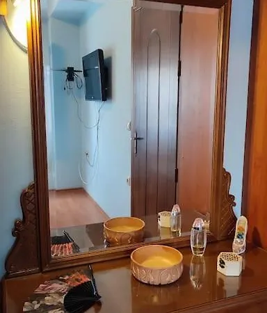 Chara's Spacious And Bright Maisonette *
