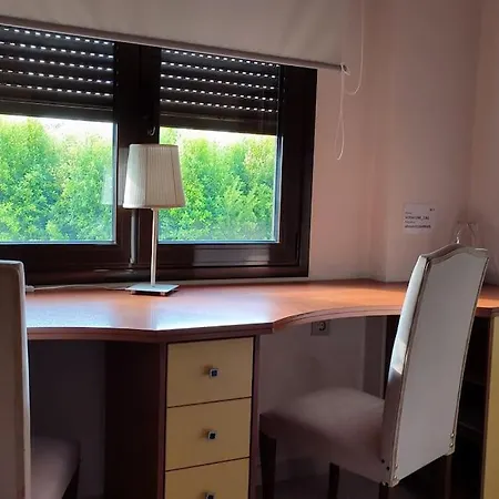 Chara's Spacious And Bright Maisonette Willa *